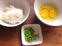 蒜苔鸡蛋炒米饭的做法第1步图示