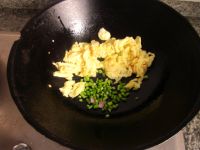 蒜苔鸡蛋炒米饭的做法第4步图示
