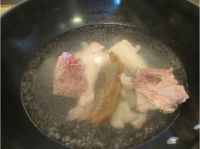 响螺肉海参鸡汤的做法第4步图示